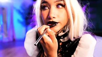 Babe With Big Boobs Masturbates