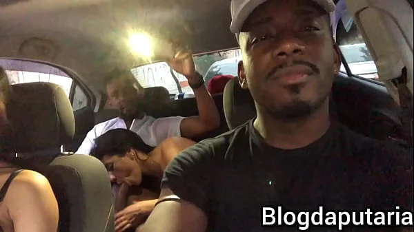 Casal inventa de foder dentro do carro do casal porra loka e acabo dando merda.: