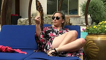 Claire is not afraid of anything! - Jacquie et Michel TV