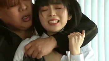 07392,A woman who screams in agony