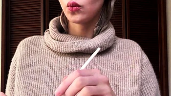 Trans girl does her makeup