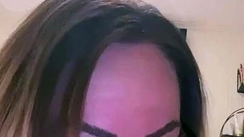 amateur blonde solo webcam