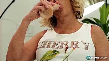 Elara Elis, 62, wants you to enjoy her fine, fuckable ass and mature pussy