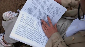 Brunette Pussy Temptations - Bloom Lambie