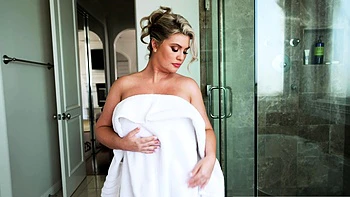 Curvy MILF Andie Anderson Fucked Hardcore After Blowing Dick