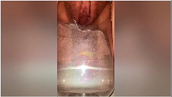 接写avを見たりクリを弄ったりしなから本気汁採取