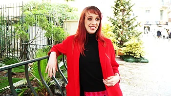 Luna, 30 years old, makeup artist! - Jacquie et Michel TV