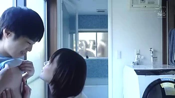 07276,A woman who screams in agony