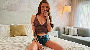 Teen with good bottom Chloe Foxxe impaled in the missionary pose