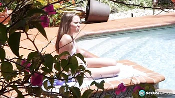 An awesome solo masturbation with a gorgeous brunette Liza Rowe