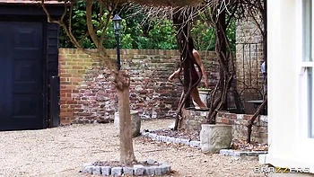 Slutty hottie Lola Bellucci gets impaled by pretty huge cock