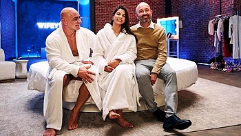 Wifey with good bottom Misty Addams fucks with a huge dick