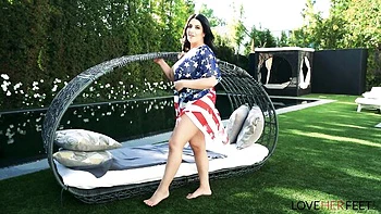 Desirable Sarah Arabic at curvy movie