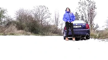 Stunner Naomi's straight hair action