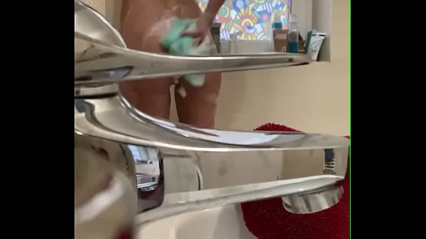 Spy a fit girl when she have a great orgasm in the shower