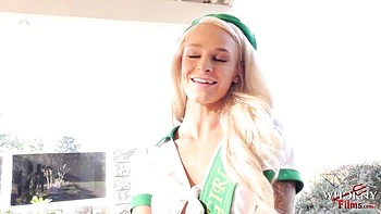 Flattering Emma Hix's pussy fingering smut