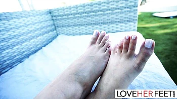 Love Her Feet featuring Chloe Amour's solo female dirt