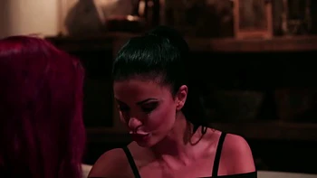 Mia sets her sights on construction workers! - Jacquie et Michel TV