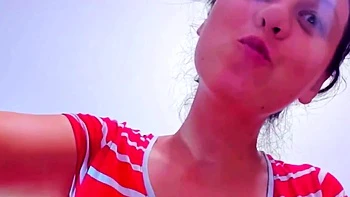 18yo Amateur Shows Her Pussy on Webcam