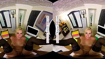 Boss woman Mia Malkova pulls out all her tricks to ensure her best employee stays with her company