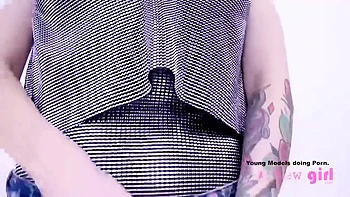 Cover-girl Queen Bees Amateur Clip