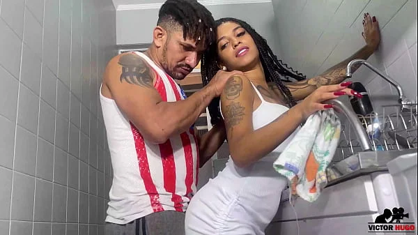 Dotado Fodendo O Cuzinho Da Novinha