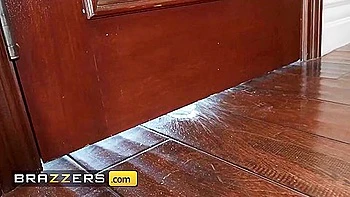 Hot - Barbie Crystal Gets Bored Of The Dildos And Wants To Share Kyles Cock With Lily Starfire