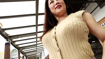 肉質感たっぷりの爆乳妻がパイ揉みとオマンコ愛撫で快楽に喘ぐハメ撮りエッチ