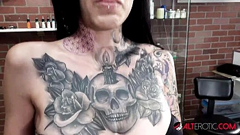 Fine-looking Drucilla Moon and Raven Wood's fetish smut