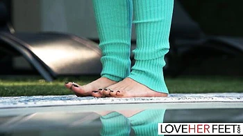 Insatiable Aderes Quin - feet xxx - Love Her Feet