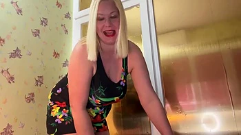 Stepmom Training Her Friends Stepdaughter For Pussy Licking