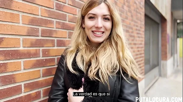 Adorable rubita es seducida en la calle con dinero para hacer sexo