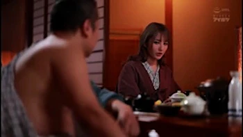 00904,A beautiful woman who feels