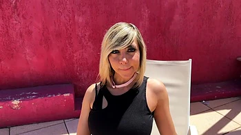 Pam discovers another side of Brittany... - Jacquie et Michel TV