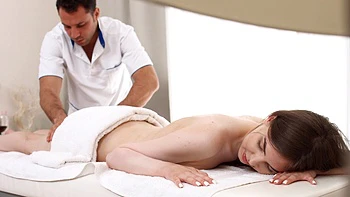 Brunette teen Alice Xo gets her asshole gapped by horny couple