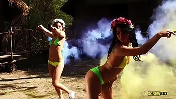 Smokebombs ft. Sydney Cole  Gina Valentina: Licking, Big Ass  Blonde Porn