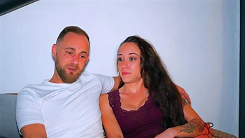 Melany, 23, continues her discoveries with J&M! - Jacquie et Michel TV