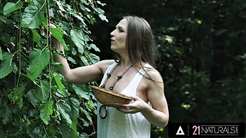 21 NATURALS - Hottie Railed Anally Outdoors