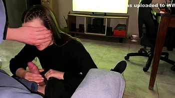 Hermosa Pequena Rubia Argentina Hace Una Mamada Profunda Mientras Vemos Futbol. Copa America Usa With Rubia Hermosa