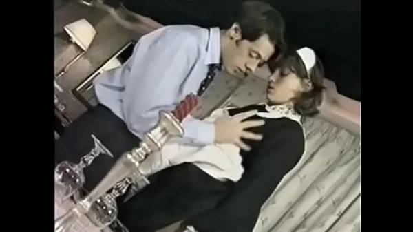 se folla a la sirvienta antes de la reunión