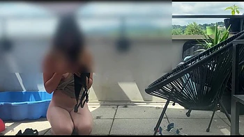 il me met un coup vite fait sur la terrasse