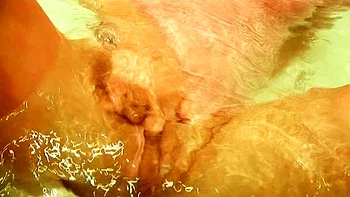 Close up MILF masturbation