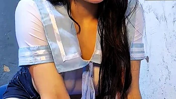 Vizinha oferta sexo em segredo para evitar que esposa