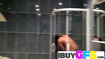 Teenlesly Rubbing Pussy While Shower