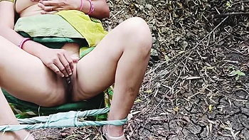 Bhabhi Jungle Apni Stepbrother-in-law Se Ass Marawana Chahta Rahi Aur Stepbrother-in-law Stepsister-in-law Ki Aaj Gad Maar Ega Badi Loud Se