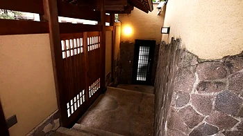 Kyoko Makise Japanese Style Intercourse Service By The Landlady