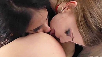 Roccos World Feet Avril Sun & Kerry