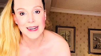 amateur blonde solo webcam