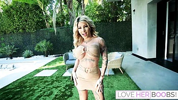 Flattering Kitana's big tits dirt