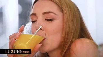 Carollina Cherry & Mary Popiense FFM Threesome Blowjob Villa Sex Game